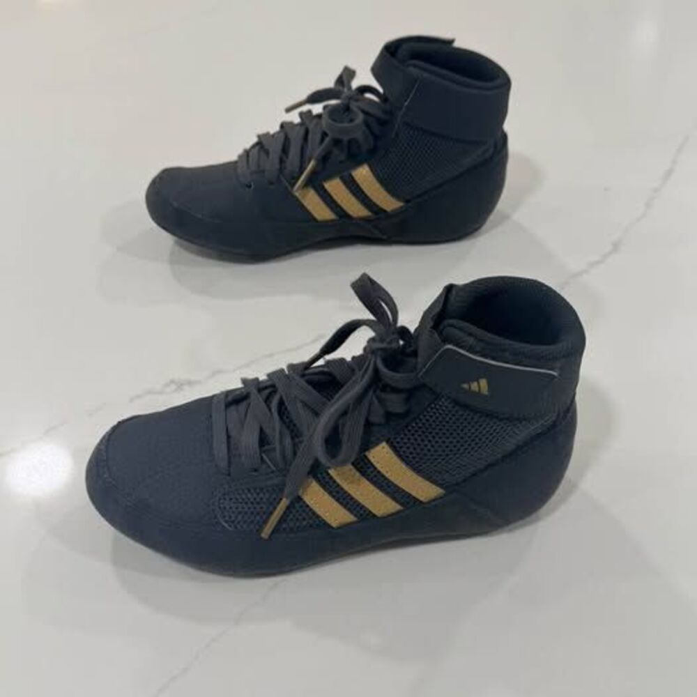 Adidas toddler wrestling shoes size 1